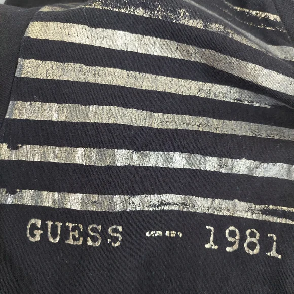 Guess Men's V-Neck T-Shirt Black Metallic Gold Silver Stripes Est. 1981 Size M - Picture 4 of 4